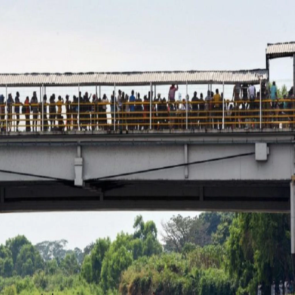 México y Guatemala cierran paso fronterizo para frenar a migrantes irregulares